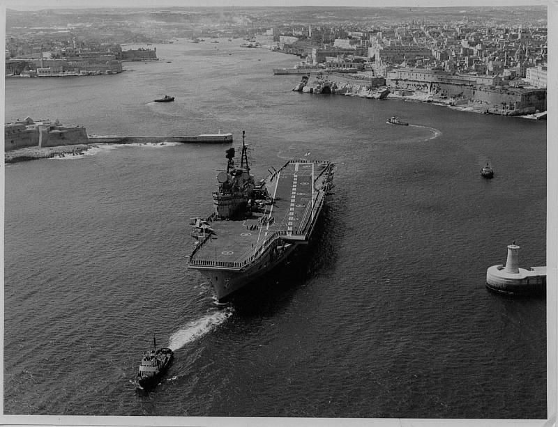 Eagle leaving Valletta