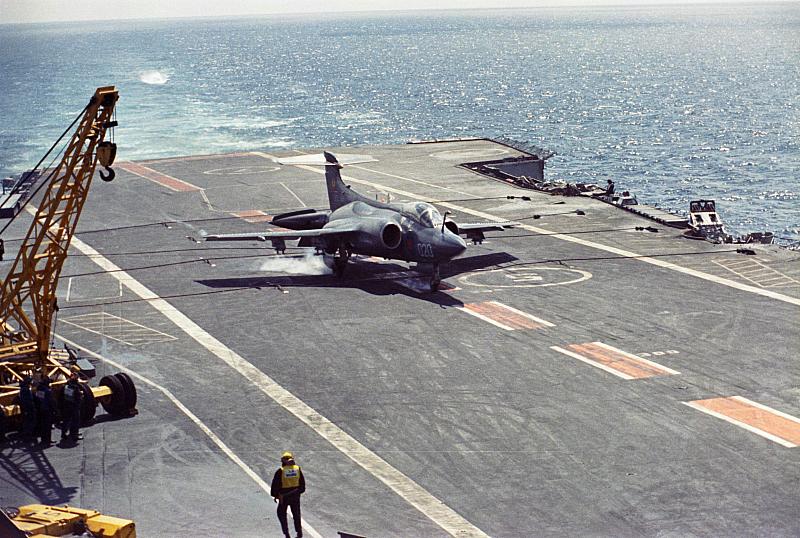Buccaneer 020 landing 2 wire Ark 1973