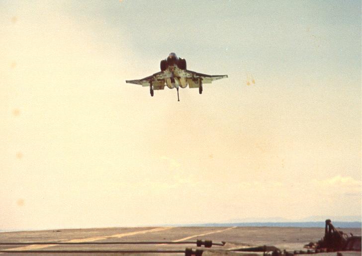 Phantom short finals LSO Ark 1973